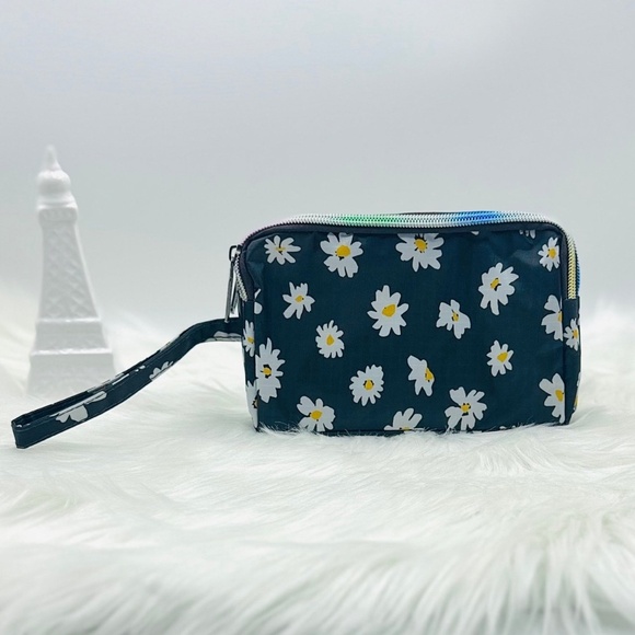 Daisy Makeup Cosmetic Wristlet - Picture 1 of 5